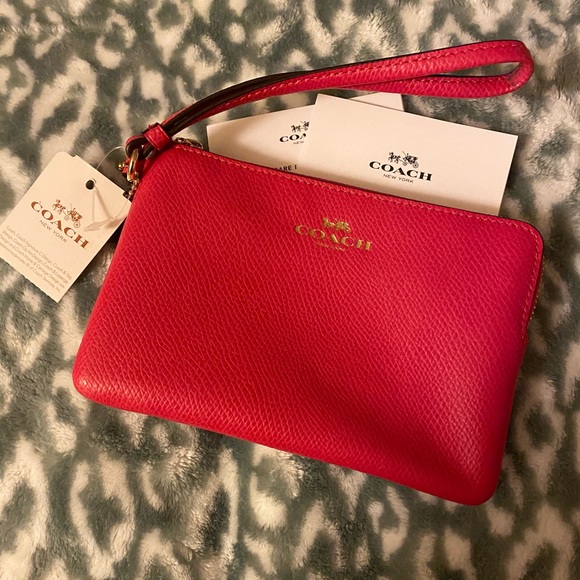 COACH Corner Zip Wristlet Pink Ruby - Picture 2 of 4